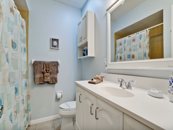 Holmes Beach 2 Bedroom Beach Front Vacation Rental Sleeps 4